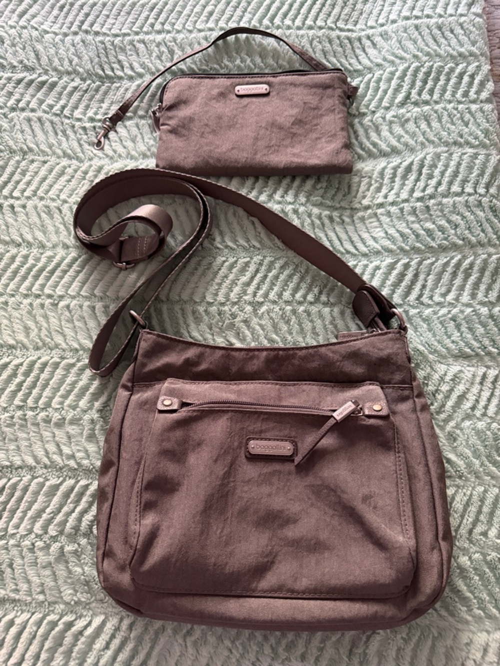 Baggallini Uptown Crossbody bag w/ Wristlet
